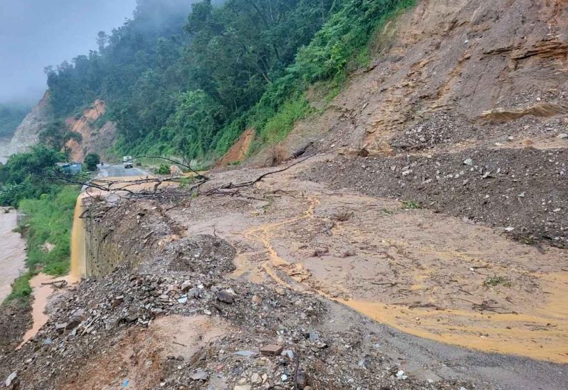 वर्षाका कारण देशभरका मुख्य ६ राजमार्ग अवरुद्ध, ५ राजमार्ग एकतर्फी सञ्चालन